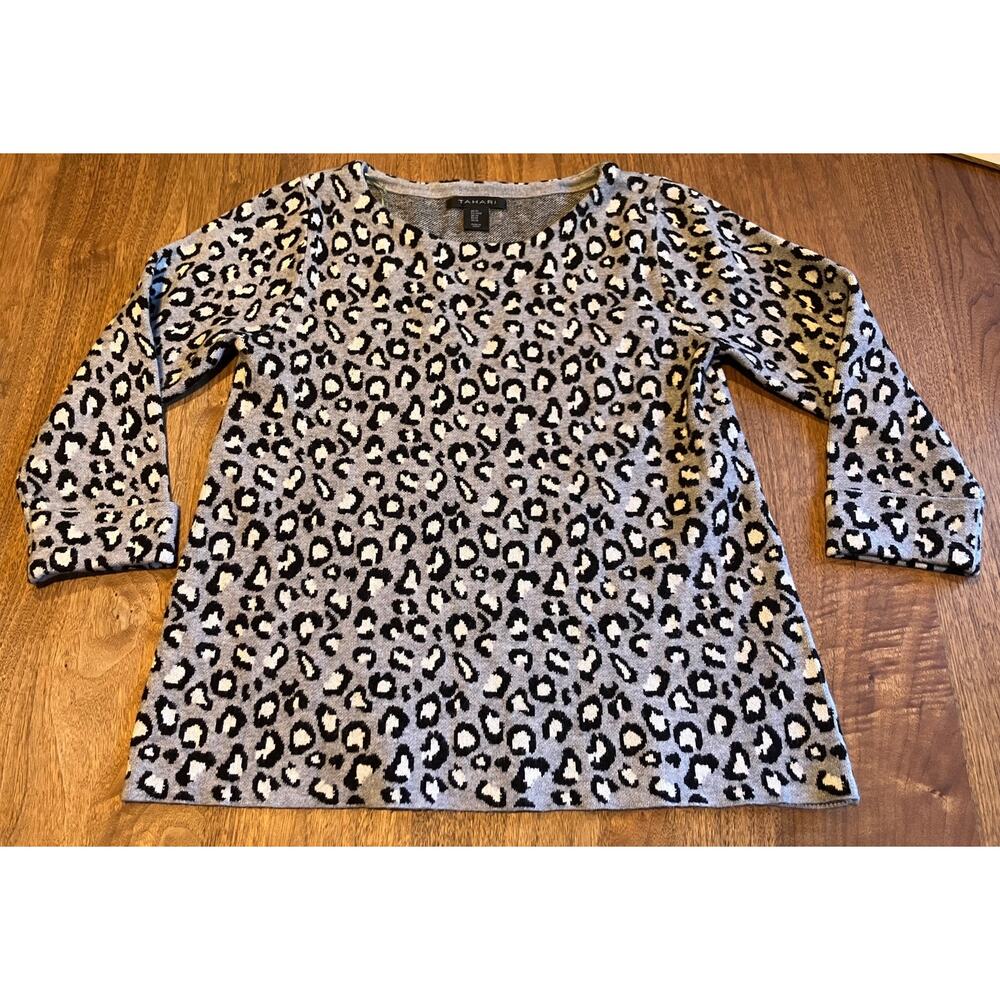 Tahari Women’s Medium Gray Leopard Print Sweater Long‎ Sleeve Soft Knit Top